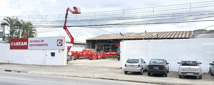 Fachada da filial Loxam em São Paulo Norte, especializada em aluguel de equipamentos para obras e reformas.