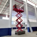 Plataforma Elevatória Tesoura 10m (elétrica) em Uso