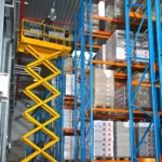 Plataforma Elevatória Tesoura 14m (elétrica) em Operação