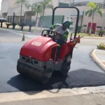 Rolo Compactador Liso 1220 kg (Gasolina) em Operação