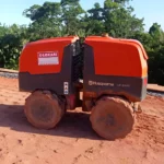 Rolo Compactador Pé de Carneiro (Diesel) em Utilização
